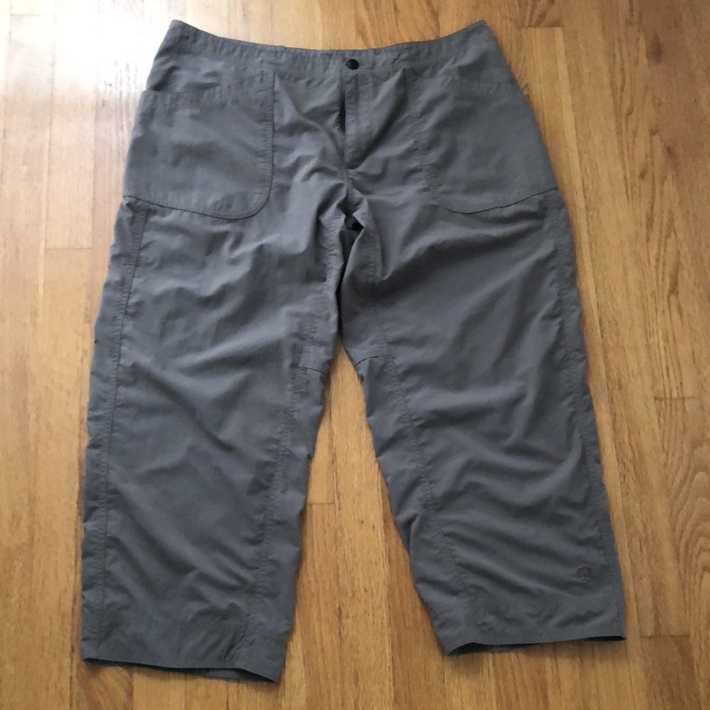Mountain Hardwear Women's Size 12 Taupe Nylon Cropped Cargo Hiking Pants